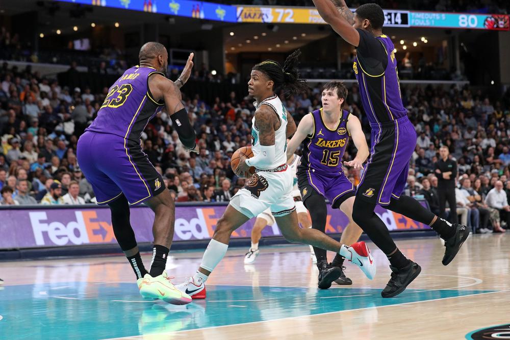 奋勇拼搏的 奋勇拼搏的